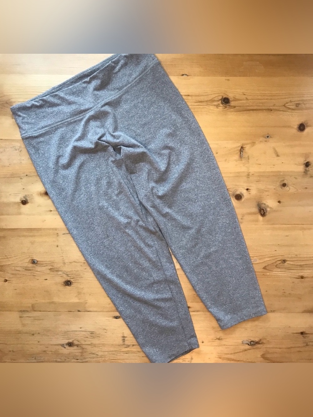Victoria Sport Large light gray cropped leggings with slit detail down calf EUC